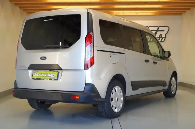 Ford Transit Connect view 4
