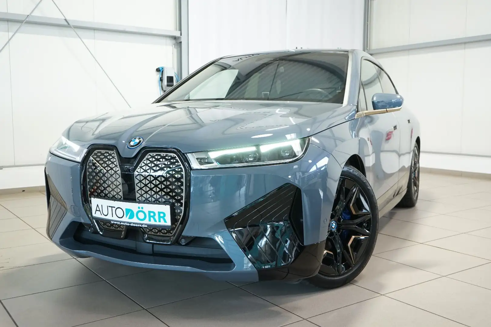 BMW iX M60 B&W+Sitzeblüftung+SkyLounge+Massage+Laser Grau - 1