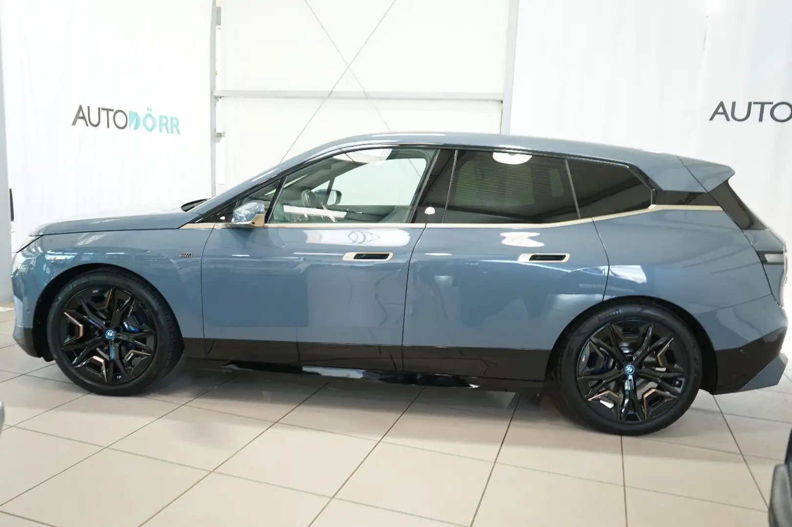 BMW iX M60 B&W+Sitzeblüftung+SkyLounge+Massage+Laser Grau - 2