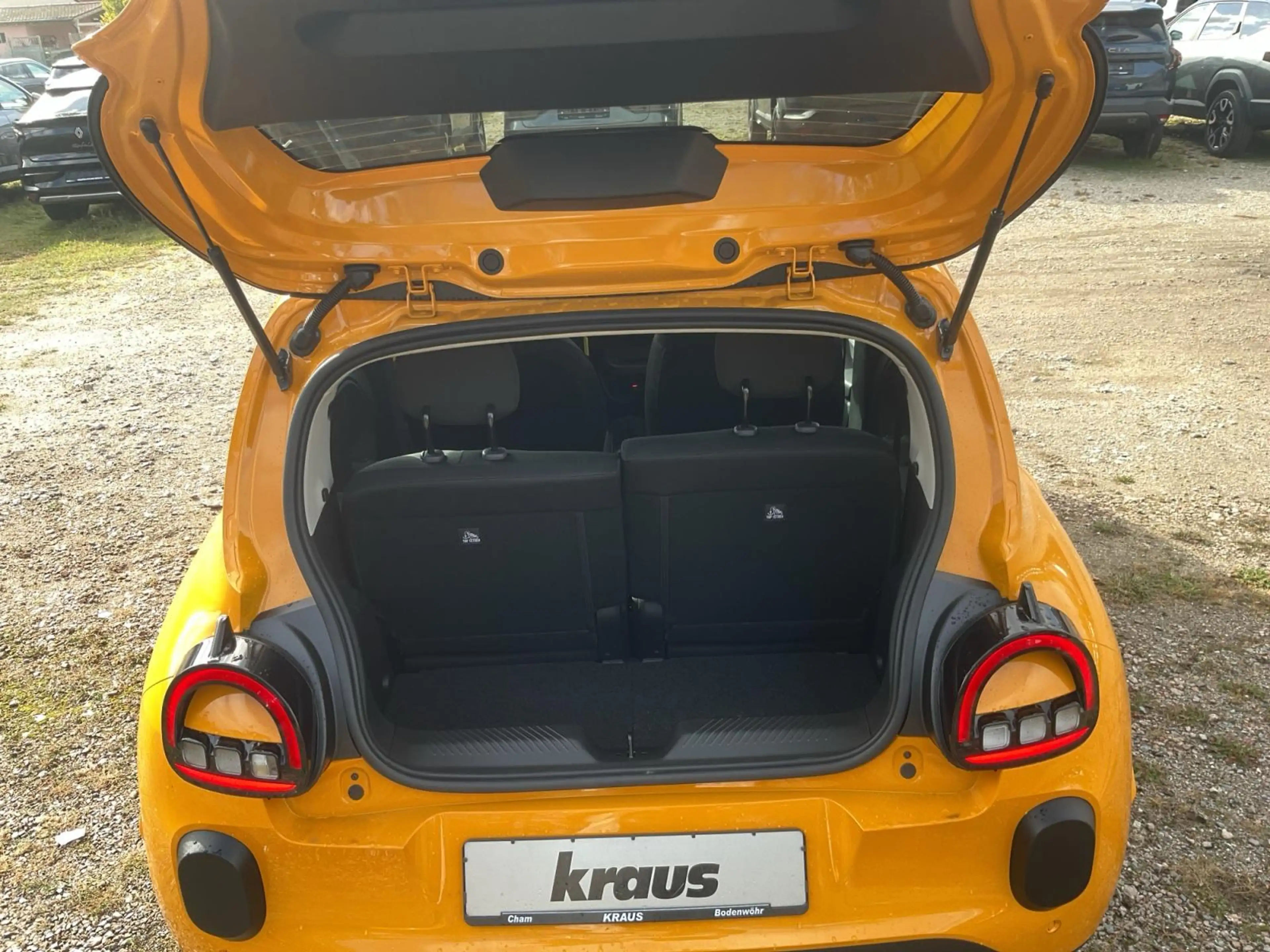 Renault Twingo E-Tech Evolution 80 Urban Range — photo 11