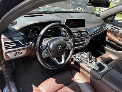 Annonce voiture d'occasion BMW 740 - CARADIZE