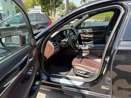 Annonce voiture d'occasion BMW 740 - CARADIZE