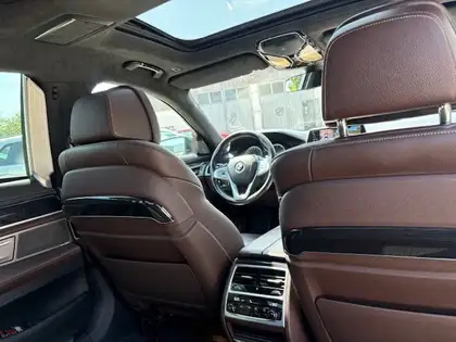 Annonce voiture d'occasion BMW 740 - CARADIZE