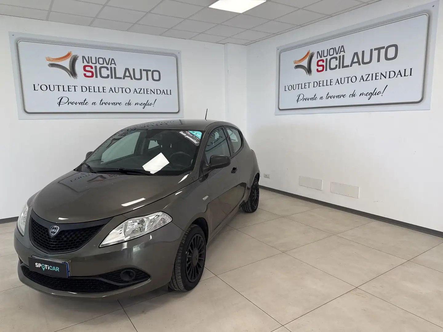 Lancia Ypsilon III 2015 1.0 firefly hybrid Silver s&s 70cv Grigio - 2