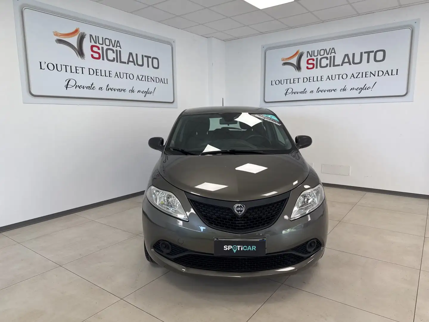 Lancia Ypsilon III 2015 1.0 firefly hybrid Silver s&s 70cv Grigio - 1