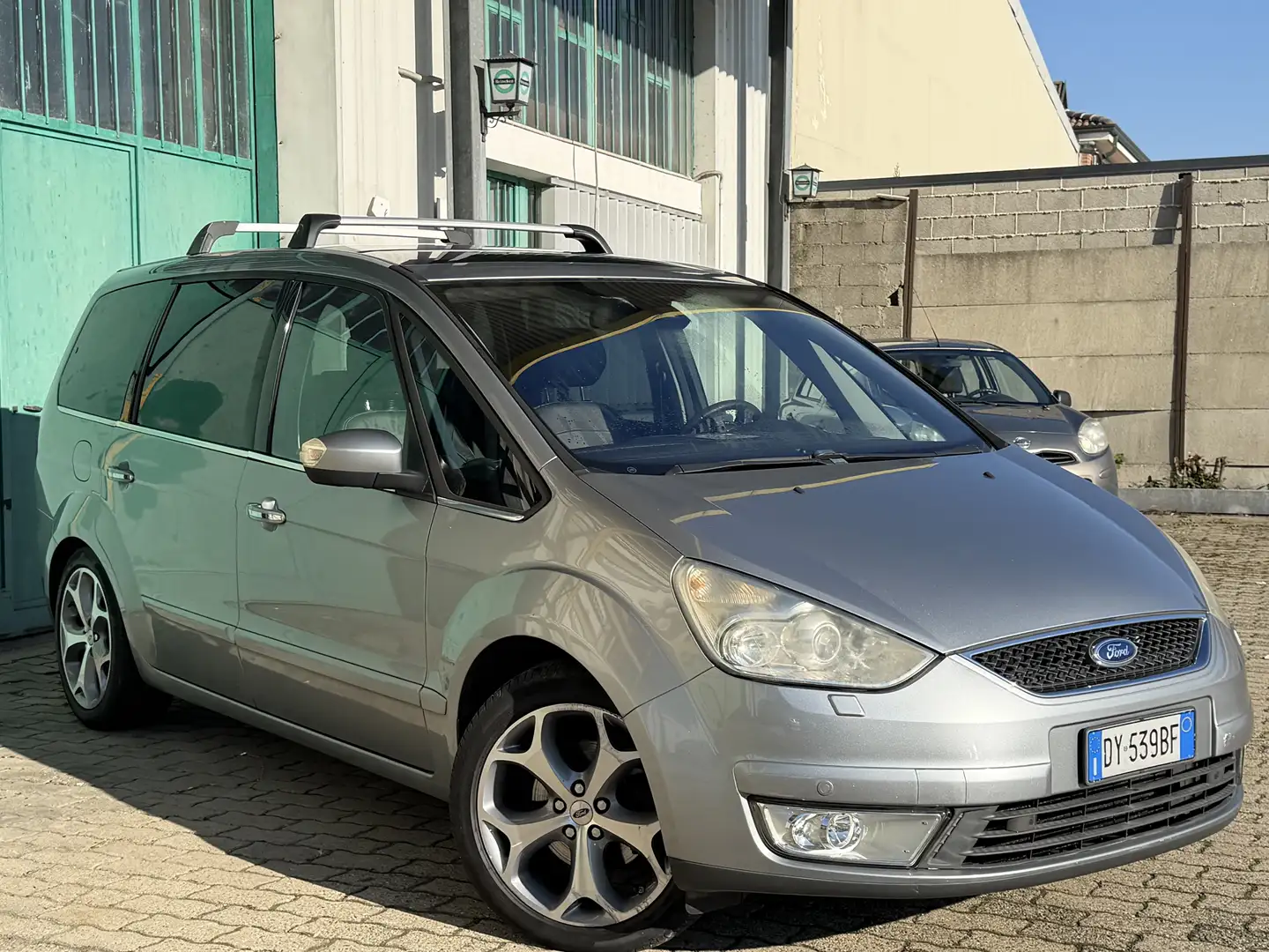 Ford Galaxy 2.2 tdci Ghia dpf - 1