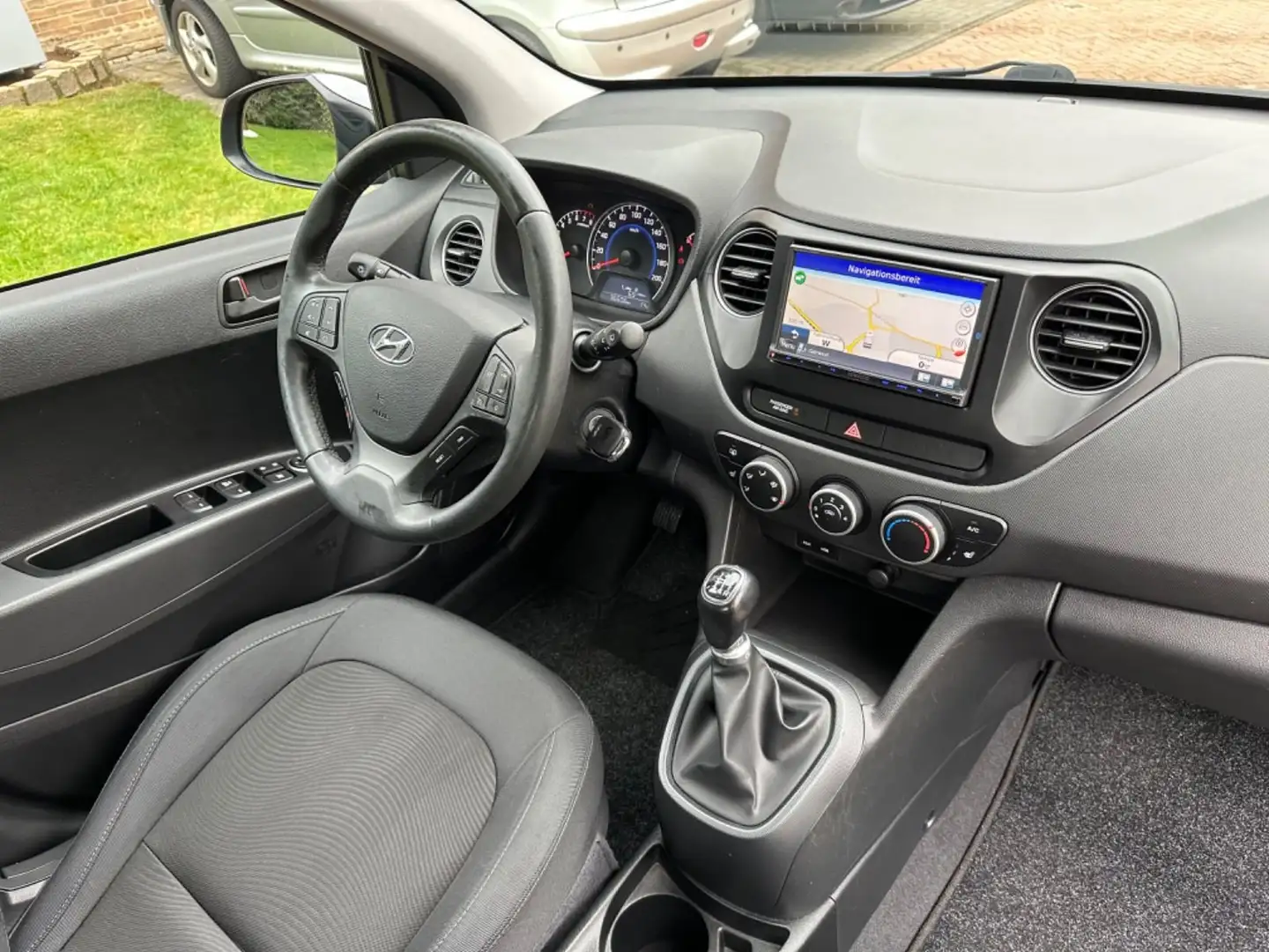 Hyundai i10 i10 1,0 ComfortComfort Grau - 2
