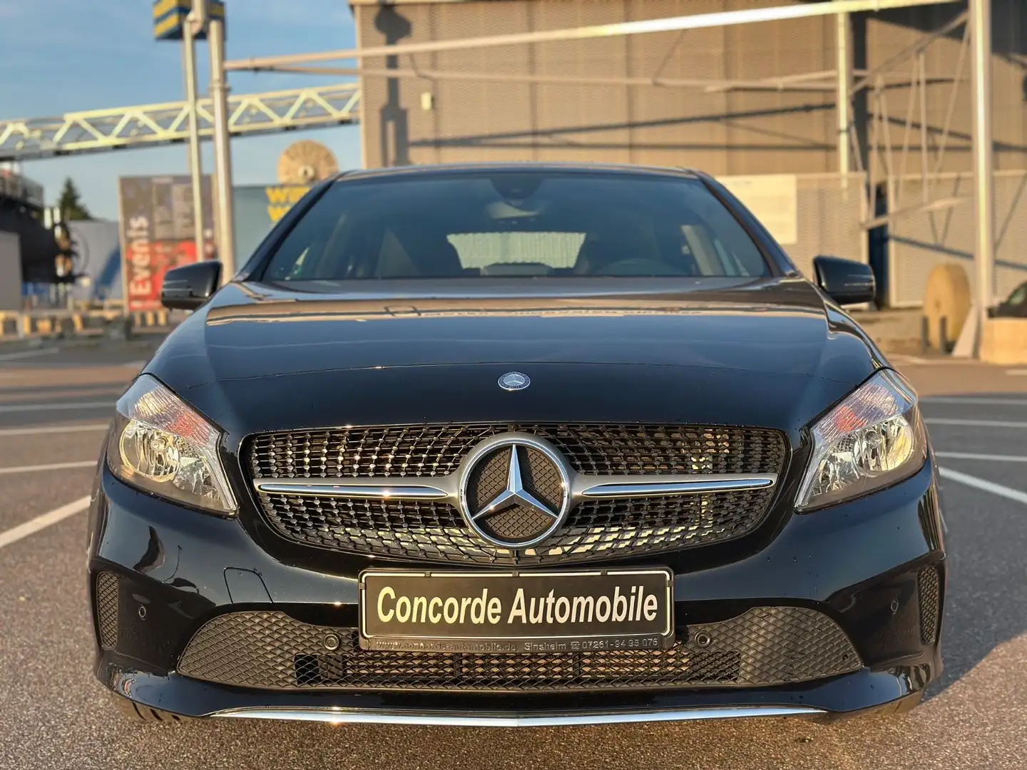 Mercedes-Benz A 180 A -Klasse A 180 BlueEfficiency AUTOMATIK Schwarz - 2