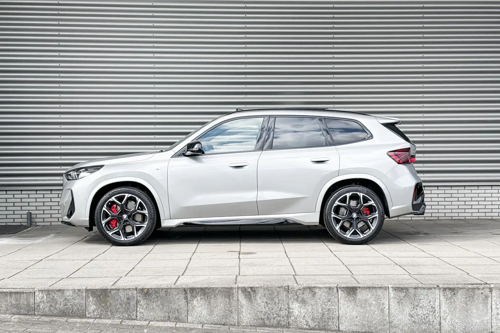 BMW X1 M35i xDrive | M Sport Pro | Innovation Pack | Trav Zilver - 2