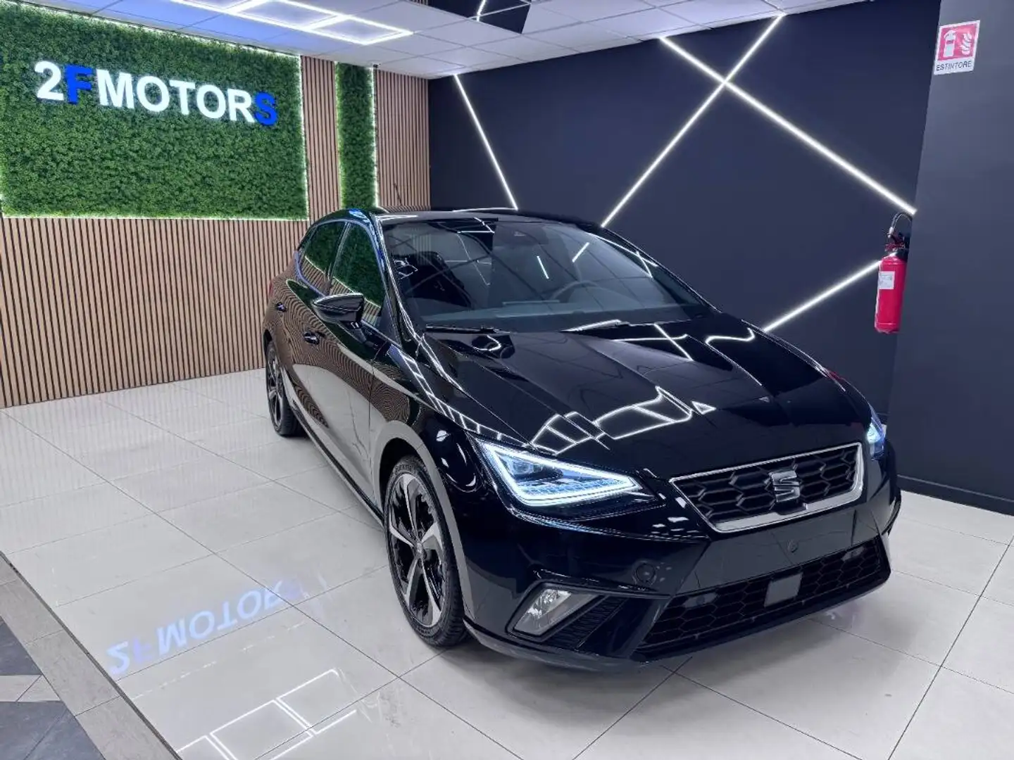 SEAT Ibiza 1.0 ecotsi FR 95cv Schwarz - 1