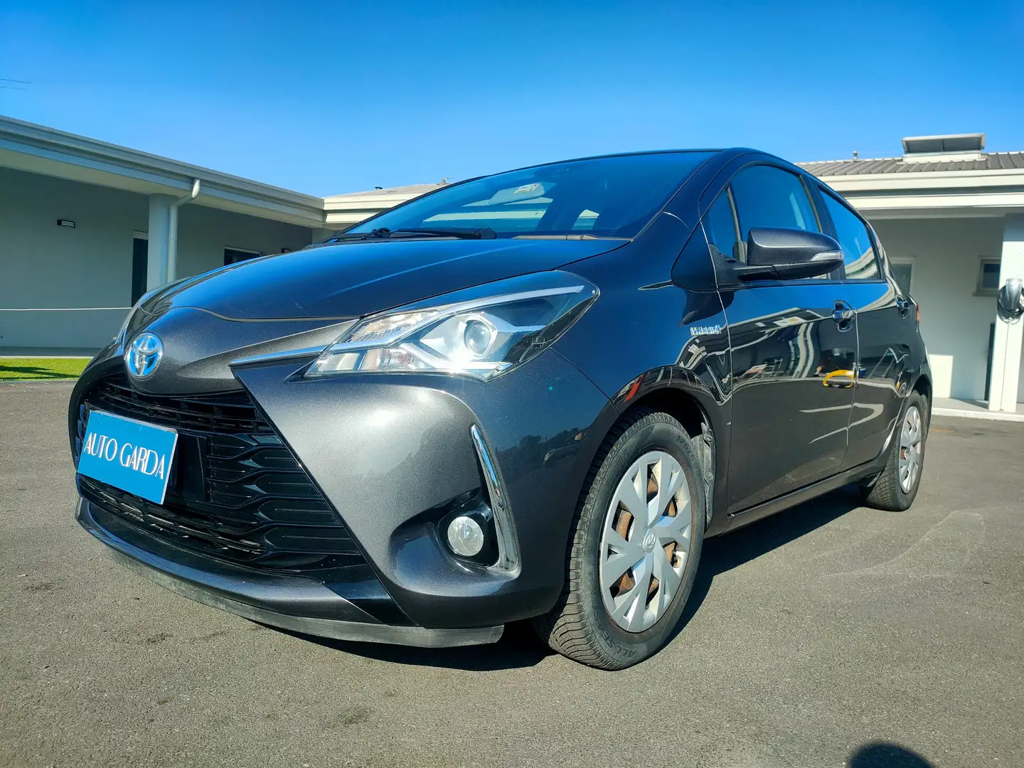 Toyota Yaris III  5p 1.5h Trend Grey Edition my18 NEOPATENTATI Grigio - 1