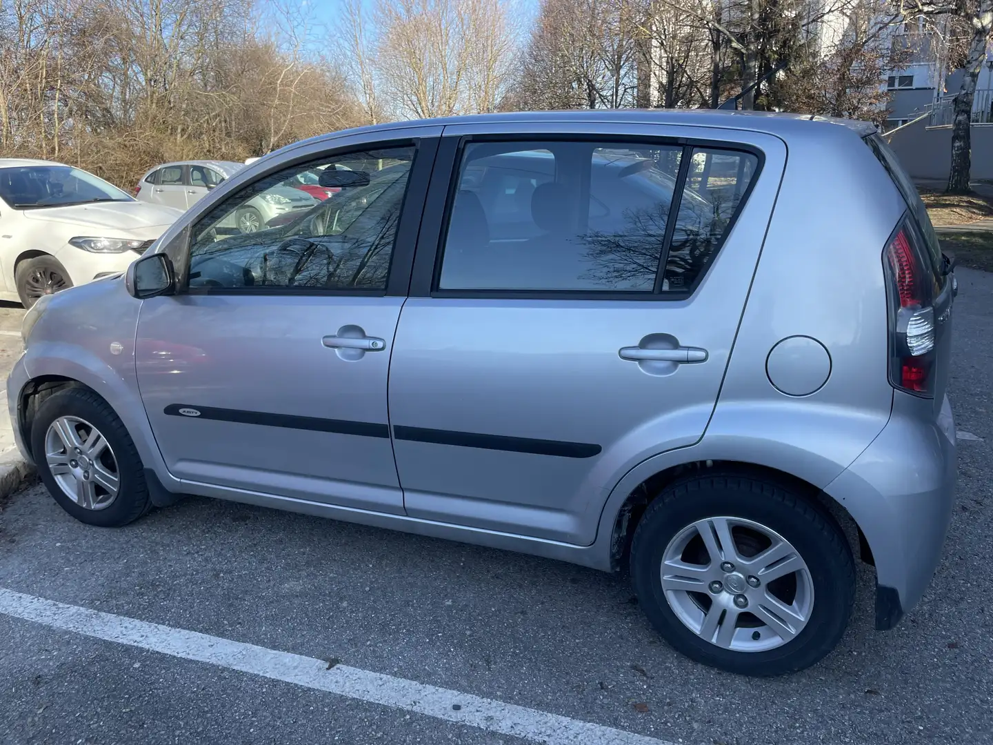 Subaru Justy Justy 1,0 Silber - 1