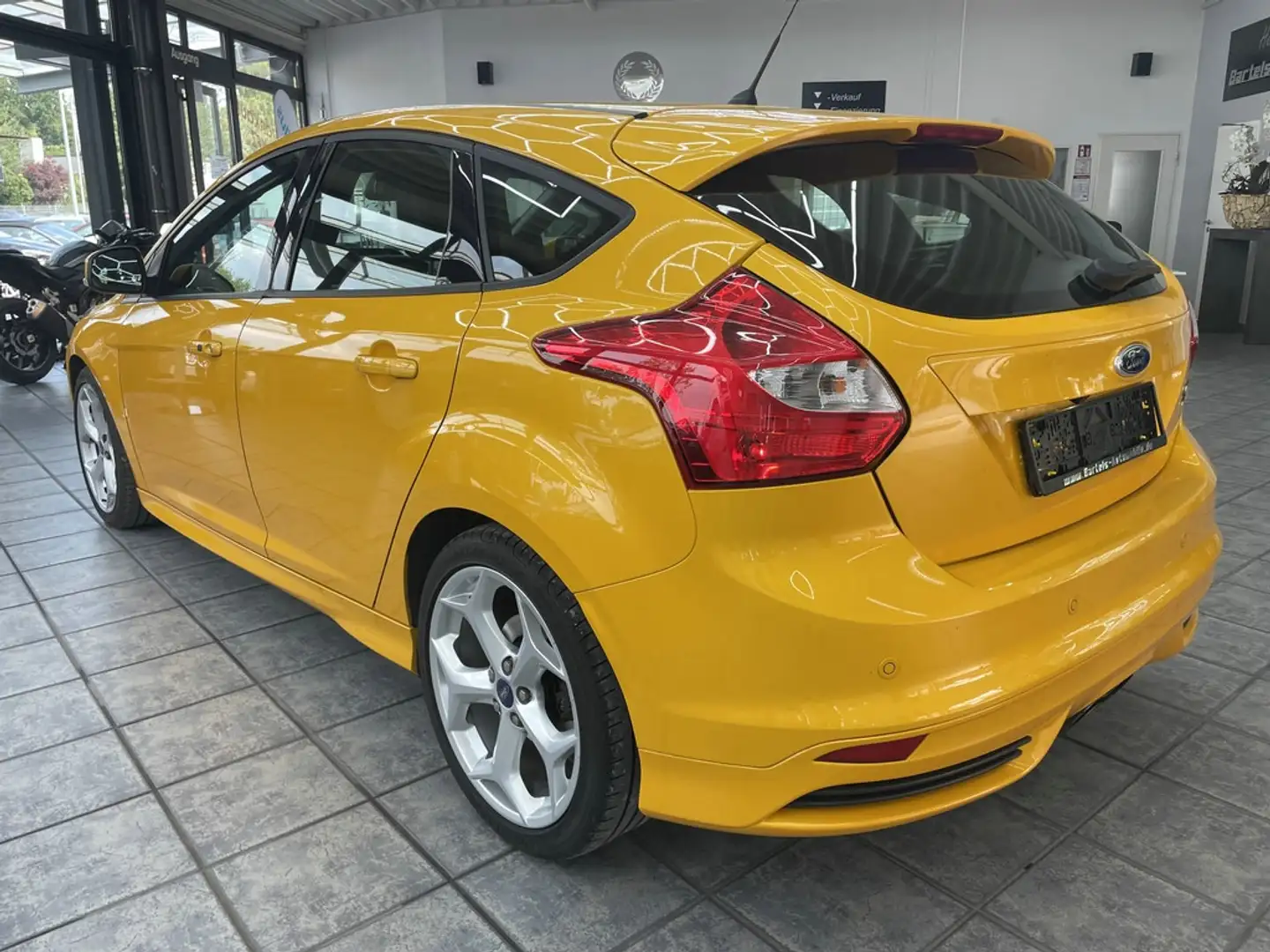 Ford Focus ST 2.0 EcoBoost, 2.Hand, Leder, Kamera Yellow - 2