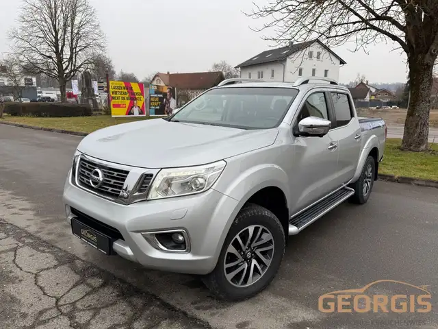 Nissan Navara NP300 Tekna Double Cab 4x4 AHK Kamera NAV