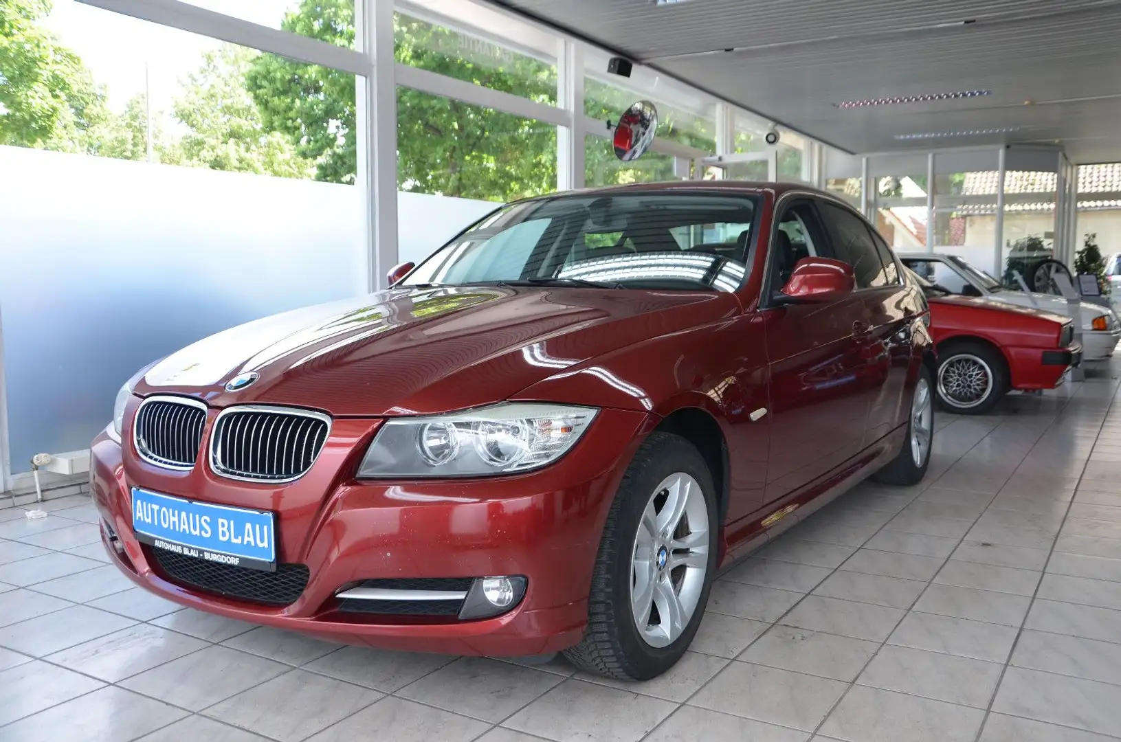 BMW 316 i Lim. Exclusive Edition *LEDER*KLIMAAUTO*PDC Rot - 1