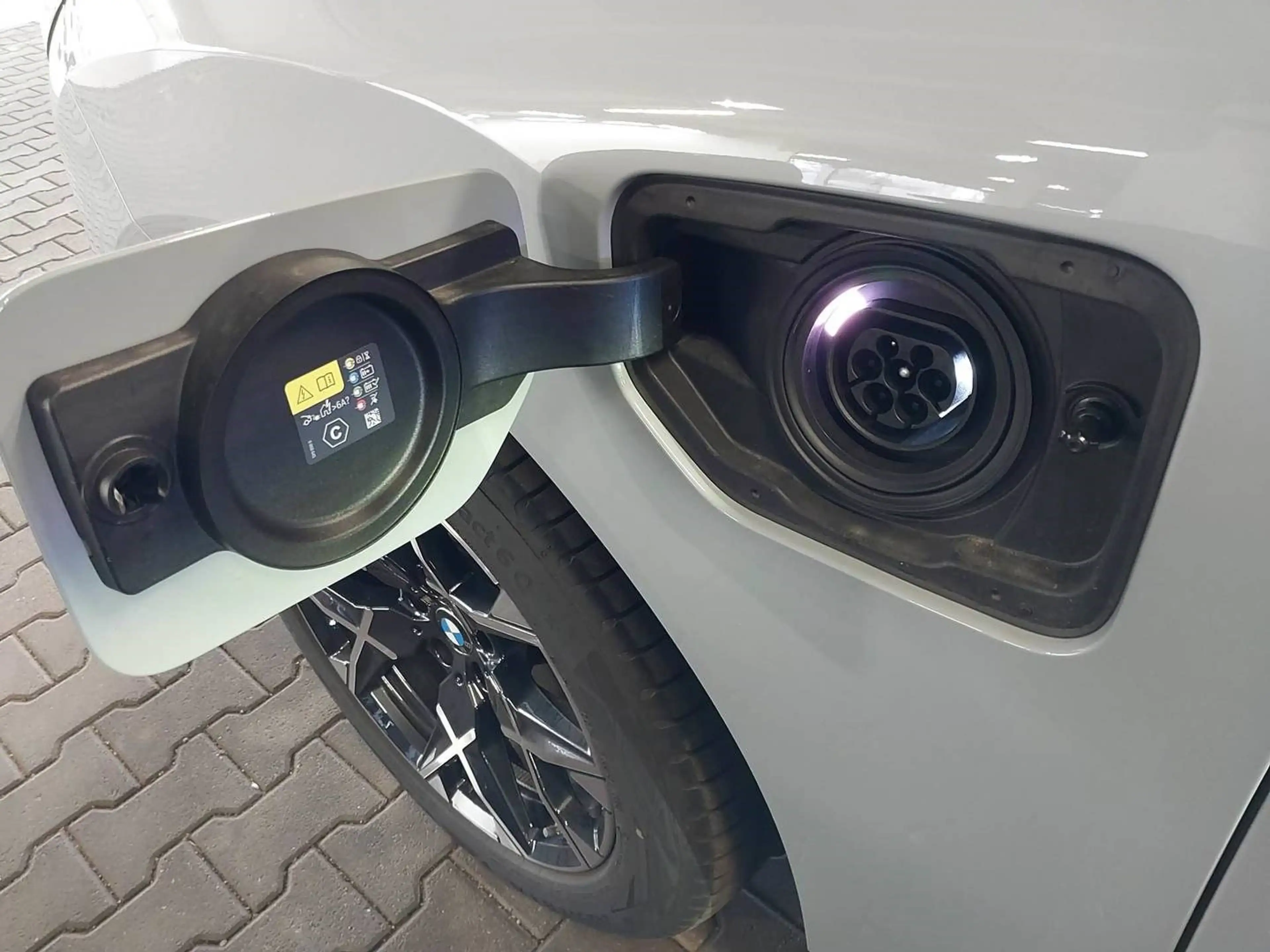 BMW X3 30e xDrive M SPORTPAKET+AHK+19"ALU+FACH BEREIFT — photo 15