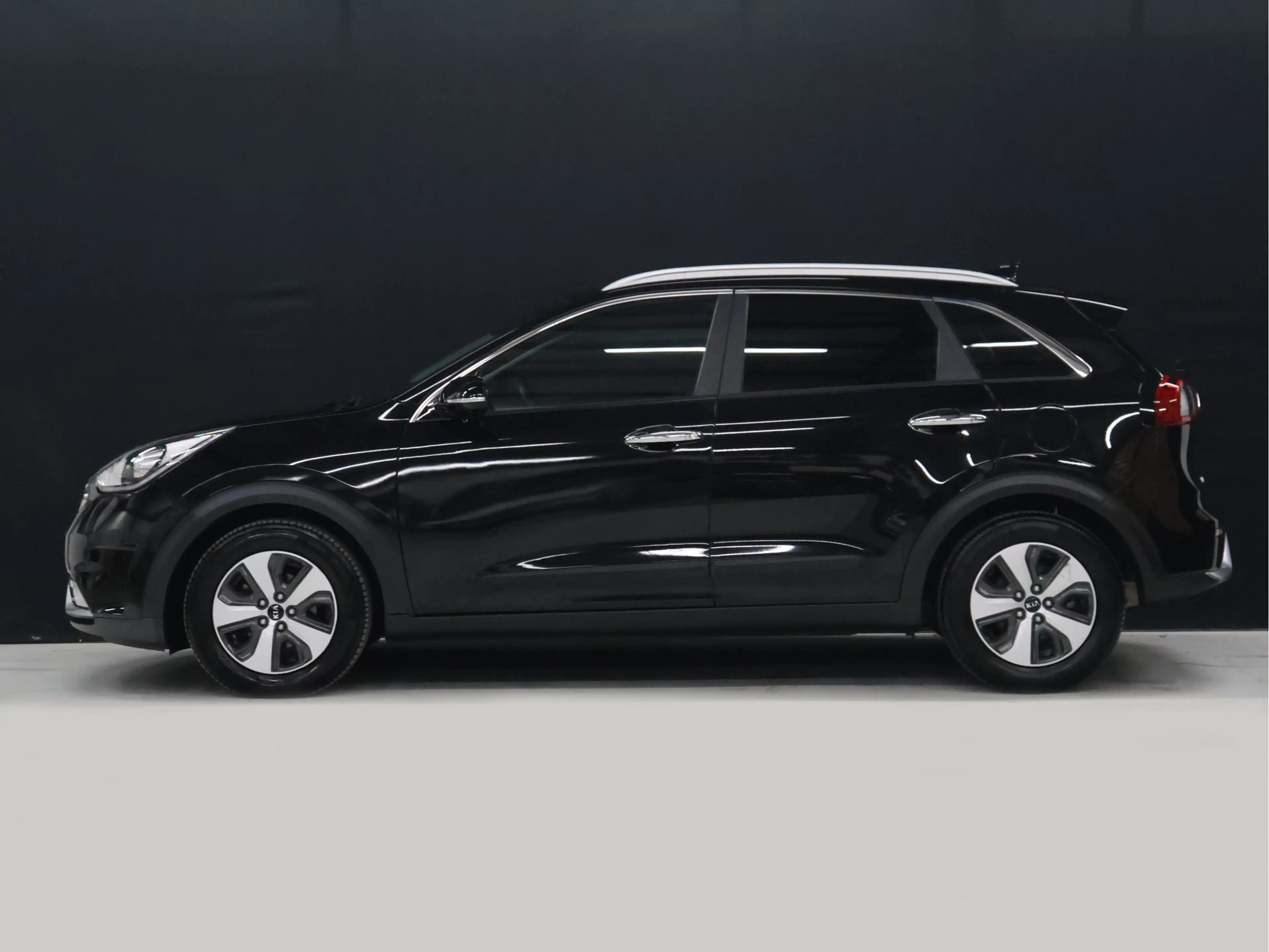 Kia Niro 1.6 GDi Hybrid DynamicLine [APPLE CARPLAY, ANDROID — photo 3
