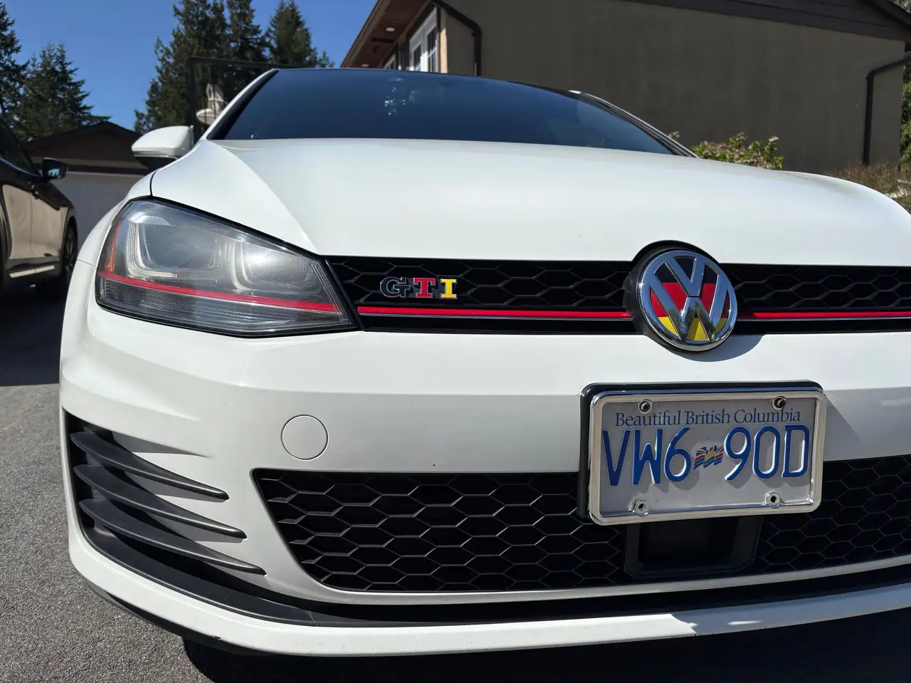 Volkswagen Golf GTI снимка Volkswagen Golf GTI