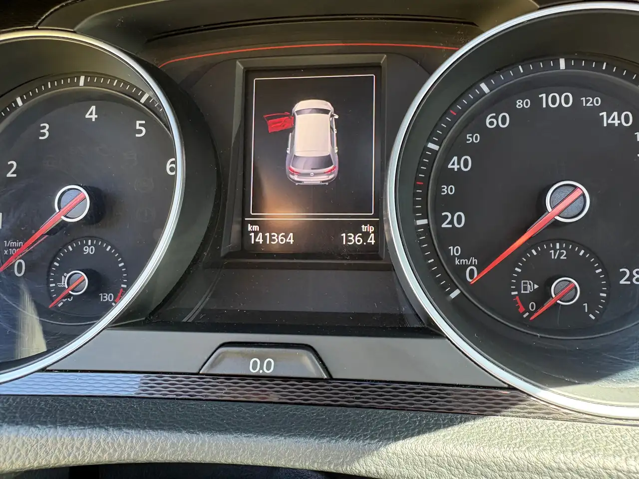 Volkswagen Golf GTI снимка Volkswagen Golf GTI