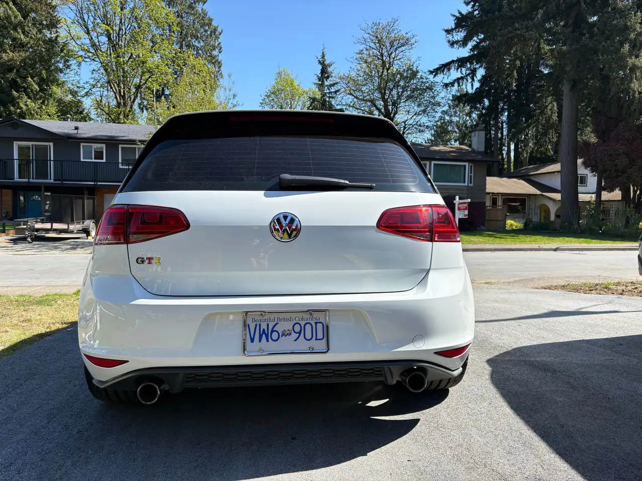 Volkswagen Golf GTI снимка Volkswagen Golf GTI