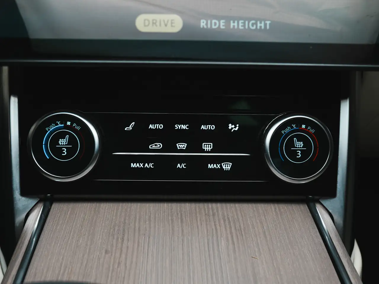 Land Rover Range Rover photo Land Rover Range Rover