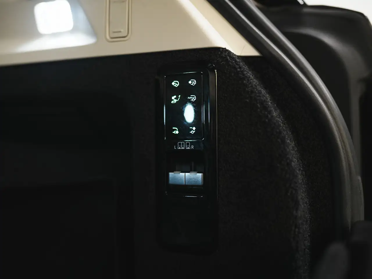 Land Rover Range Rover photo Land Rover Range Rover