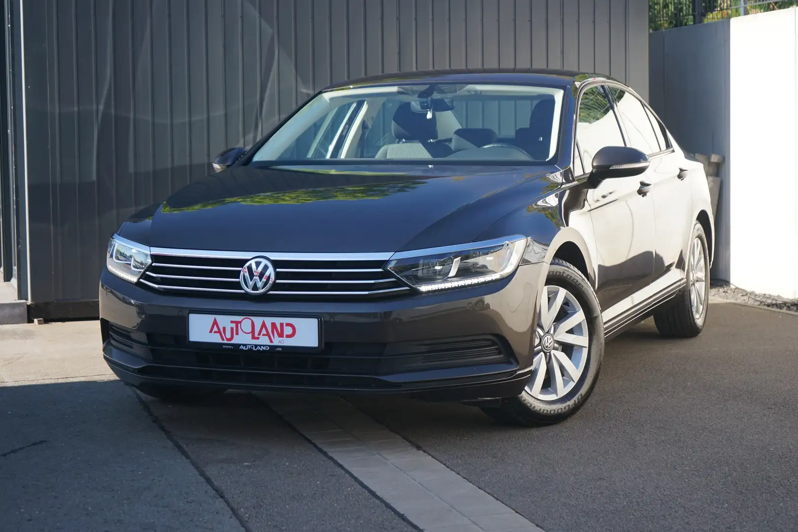 Volkswagen Passat 1.4 TSI LED Klimaaut. Navi PDC Bluetooth Braun - 2