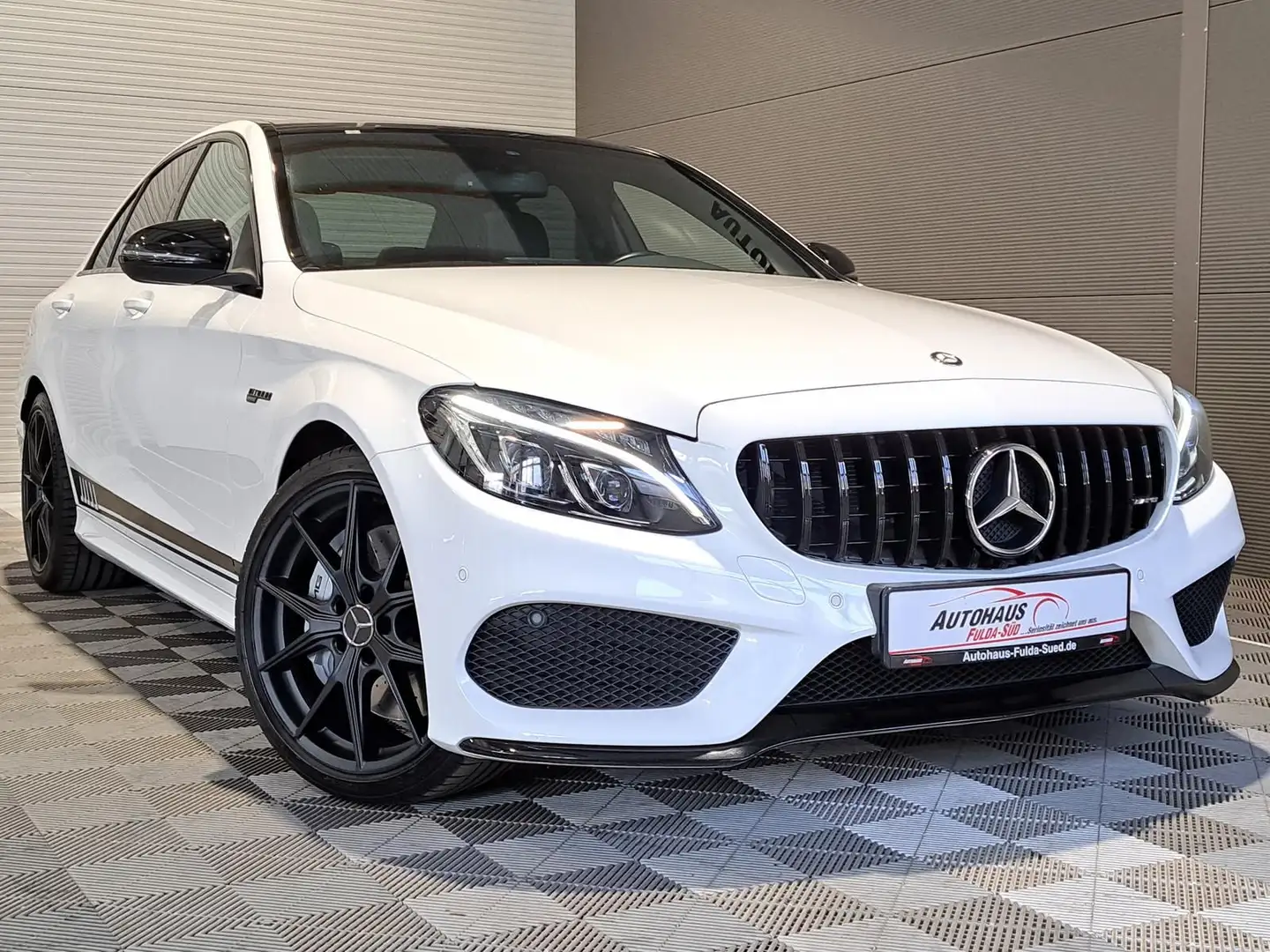Mercedes-Benz C 43 AMG 4Matic°Pano°ILS°RFK°Shzg°Navi°Klima°FSE Білий - 1