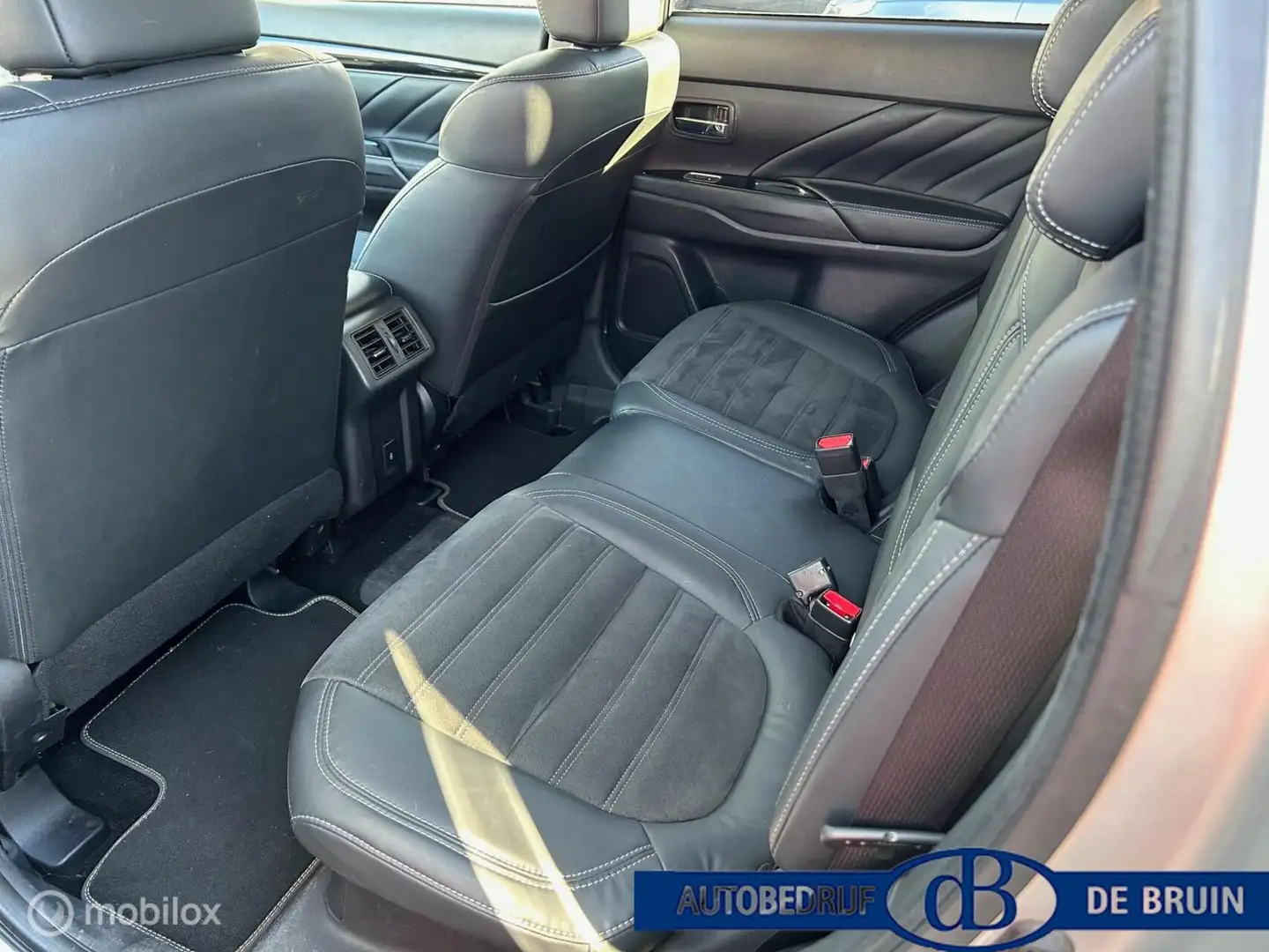 Mitsubishi Outlander 2.4 PHEV Intense Trekhaak Gris - 2