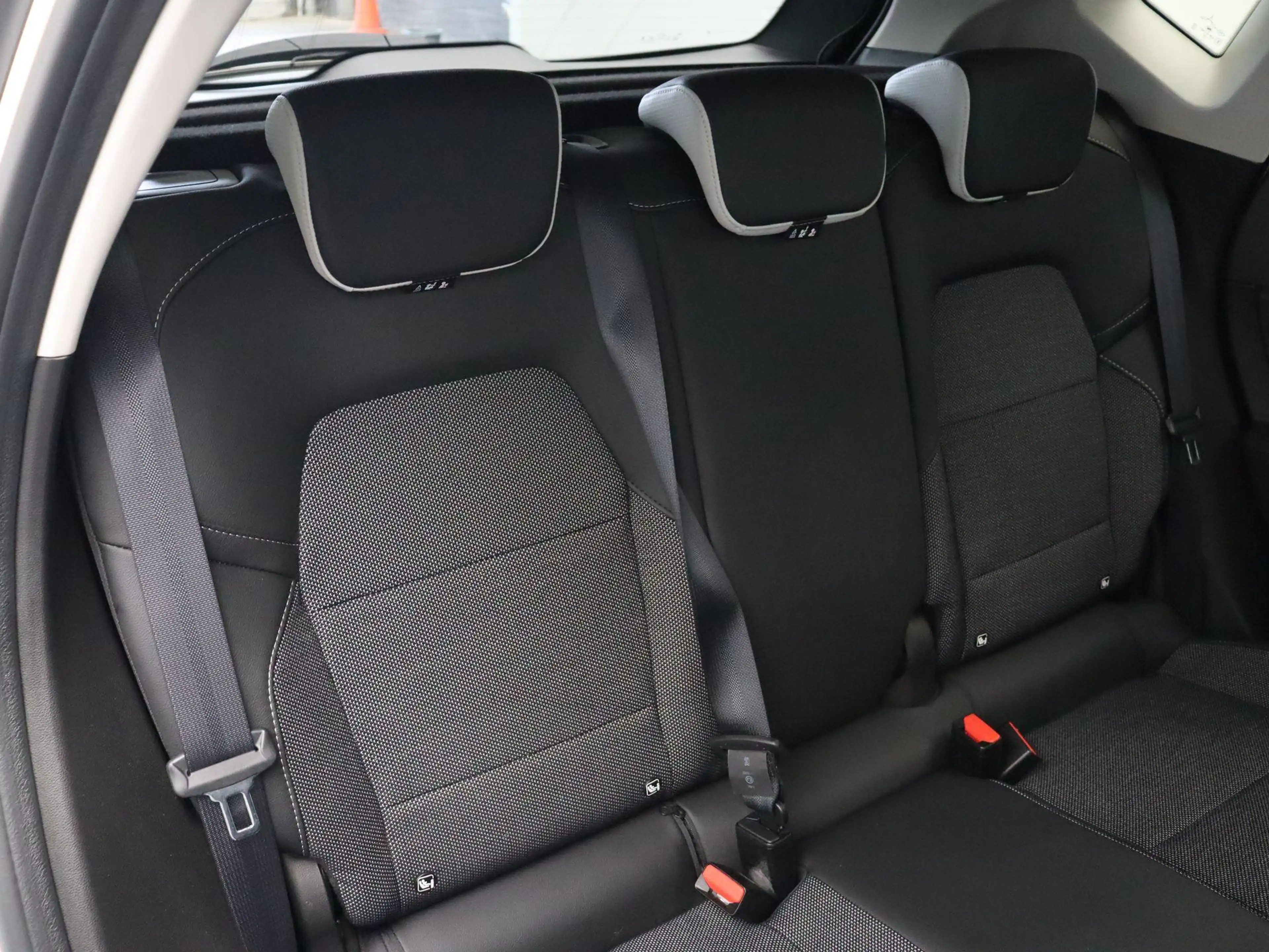 Renault Captur E-Tech full hybrid 145pk Intens | Pack Advanced Dr — photo 9