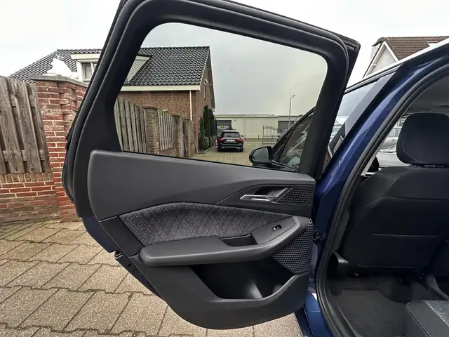 BMW 2 Series view 24