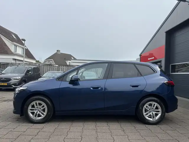 BMW 2 Series view 4