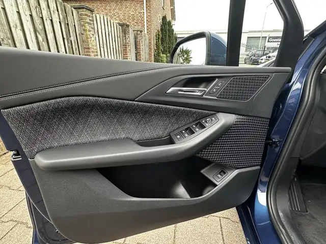 BMW 2 Series view 22