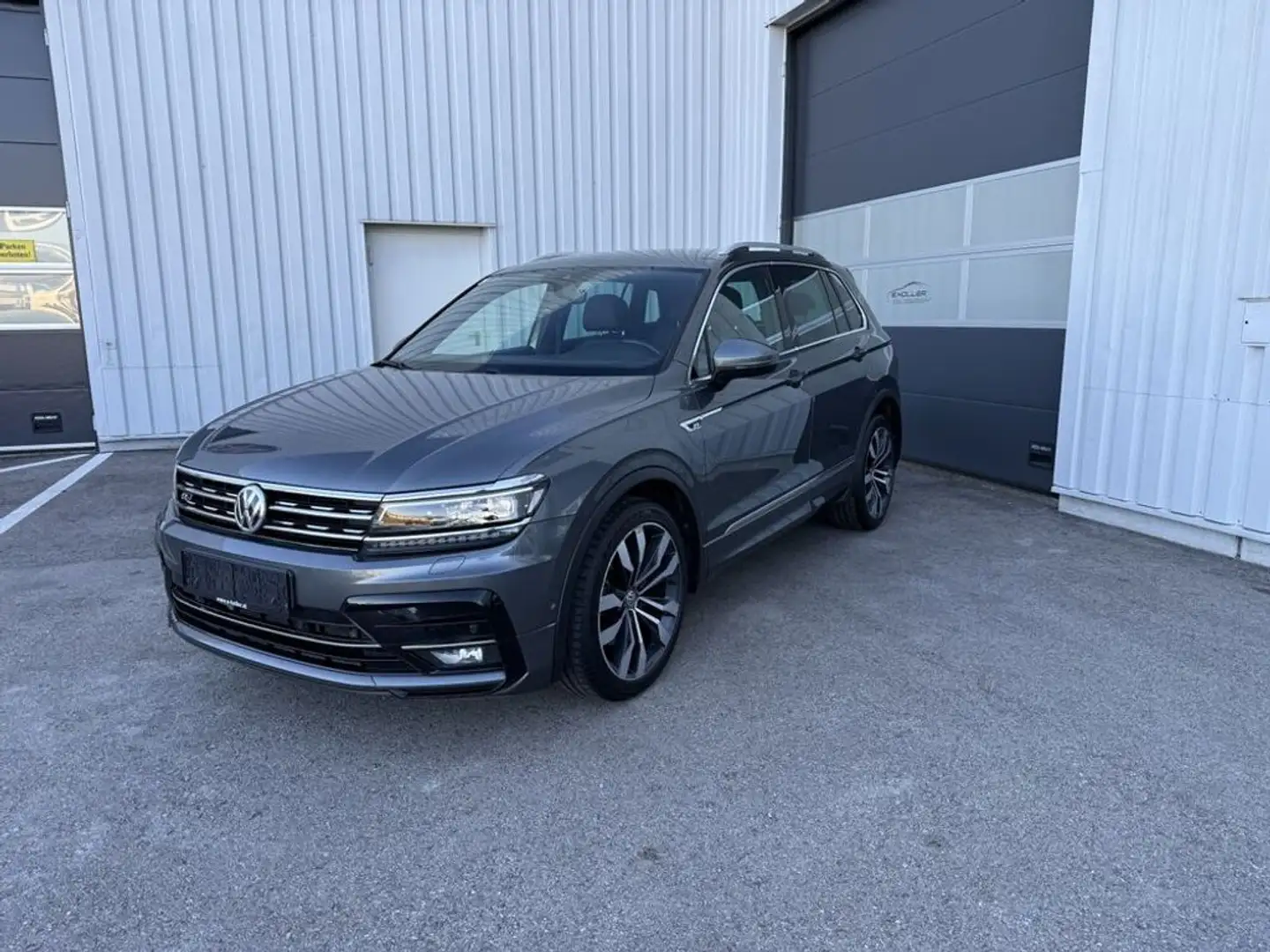 Volkswagen Tiguan Highline BMT/Start-Stopp 4Motion R-Line Grau - 2