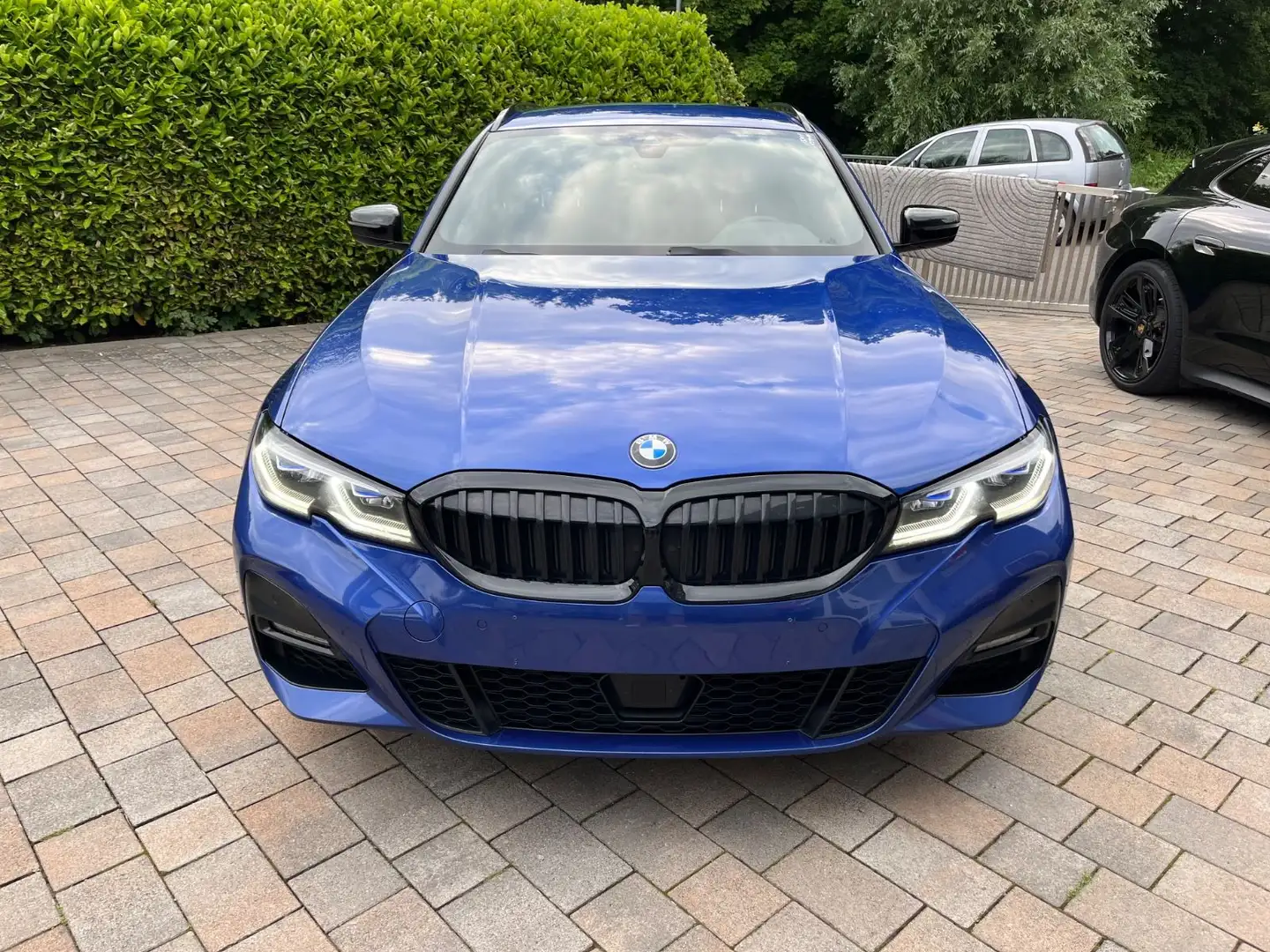 BMW 320 d M Paket Laser ACC SAG Sthz HiFi 19 UFREI Blue - 2