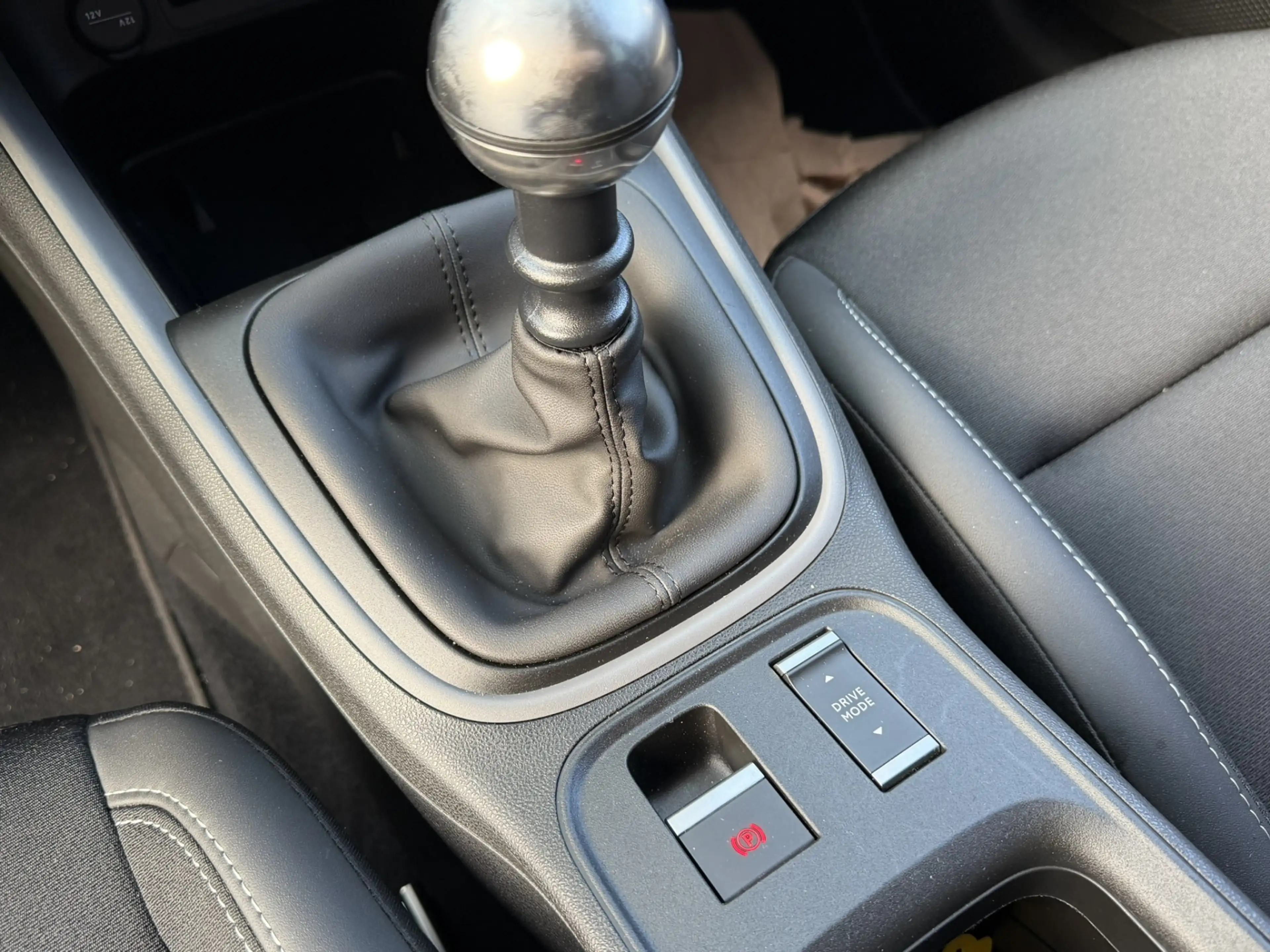 Jeep Avenger 1.2 Altitude | Winterpack | Camera | Apple/Android — photo 16