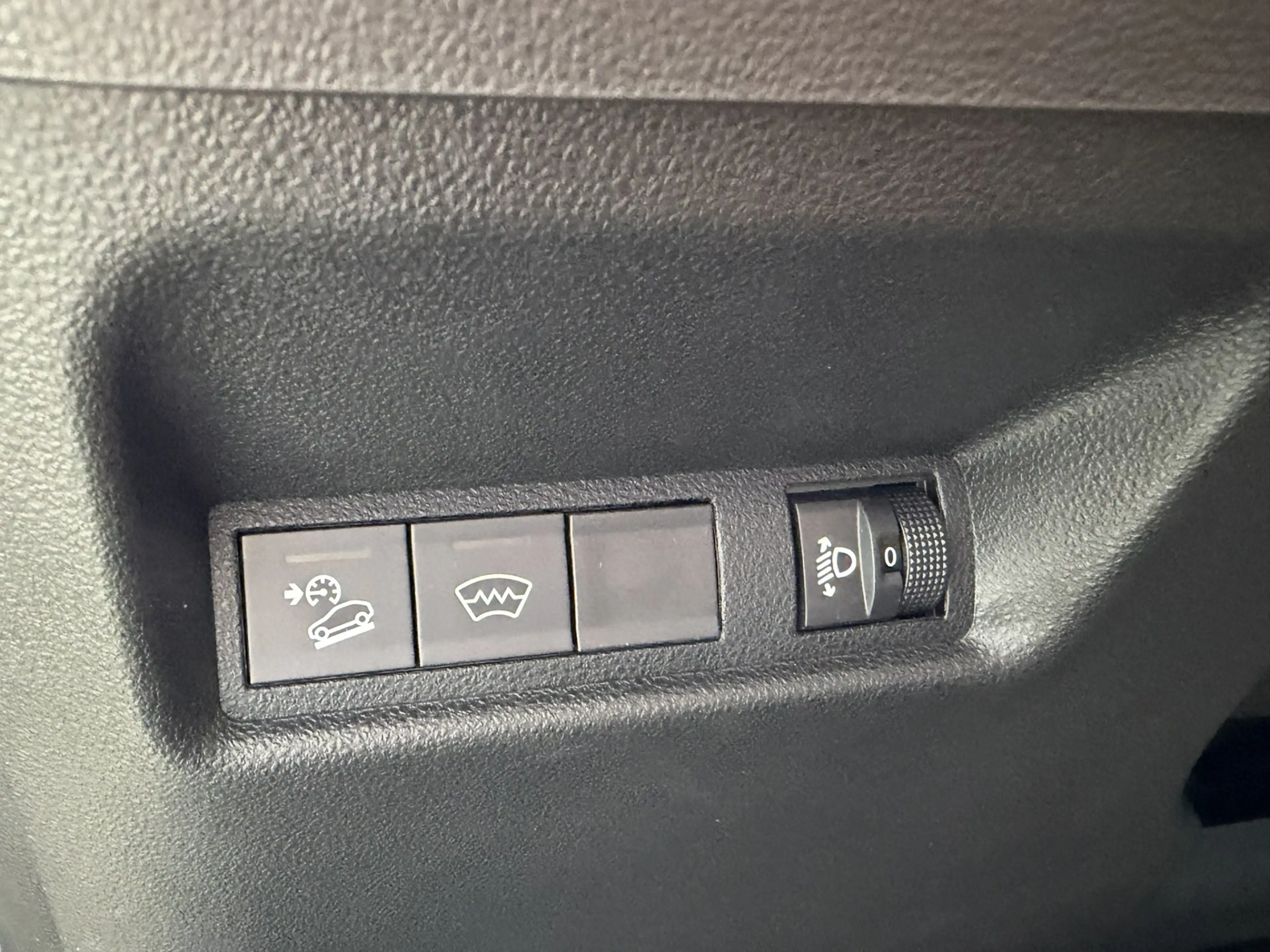 Jeep Avenger 1.2 Altitude | Winterpack | Camera | Apple/Android — photo 18