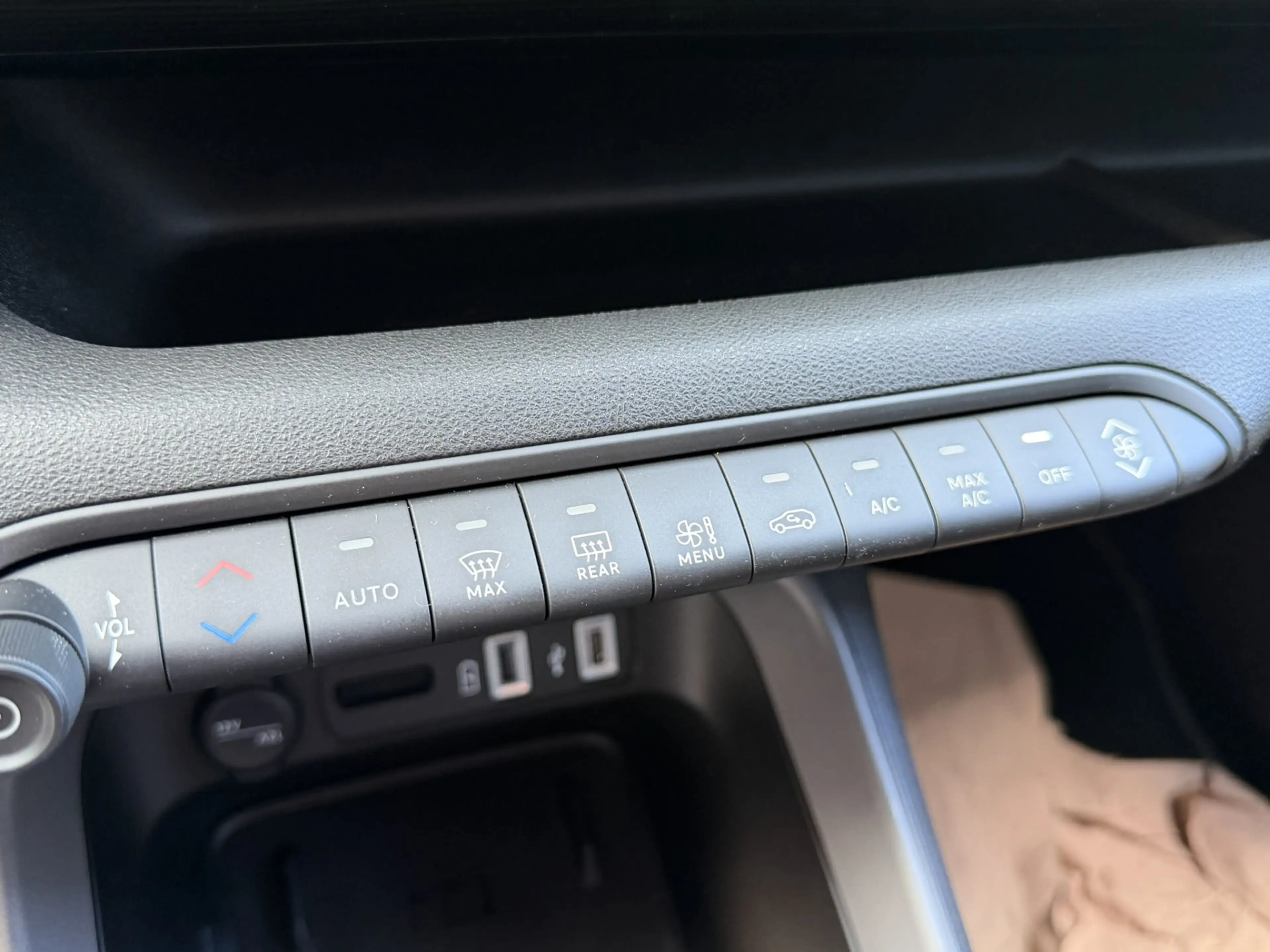 Jeep Avenger 1.2 Altitude | Winterpack | Camera | Apple/Android — photo 17
