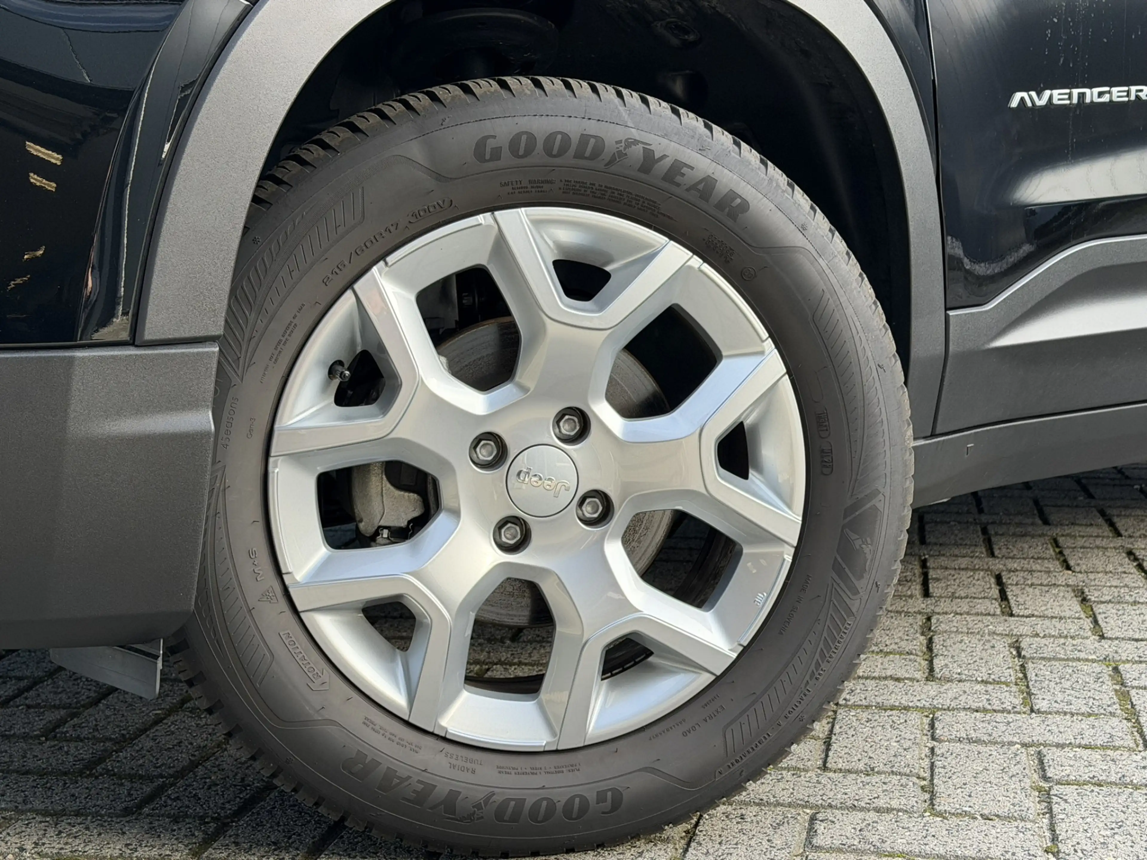 Jeep Avenger 1.2 Altitude | Winterpack | Camera | Apple/Android — photo 2