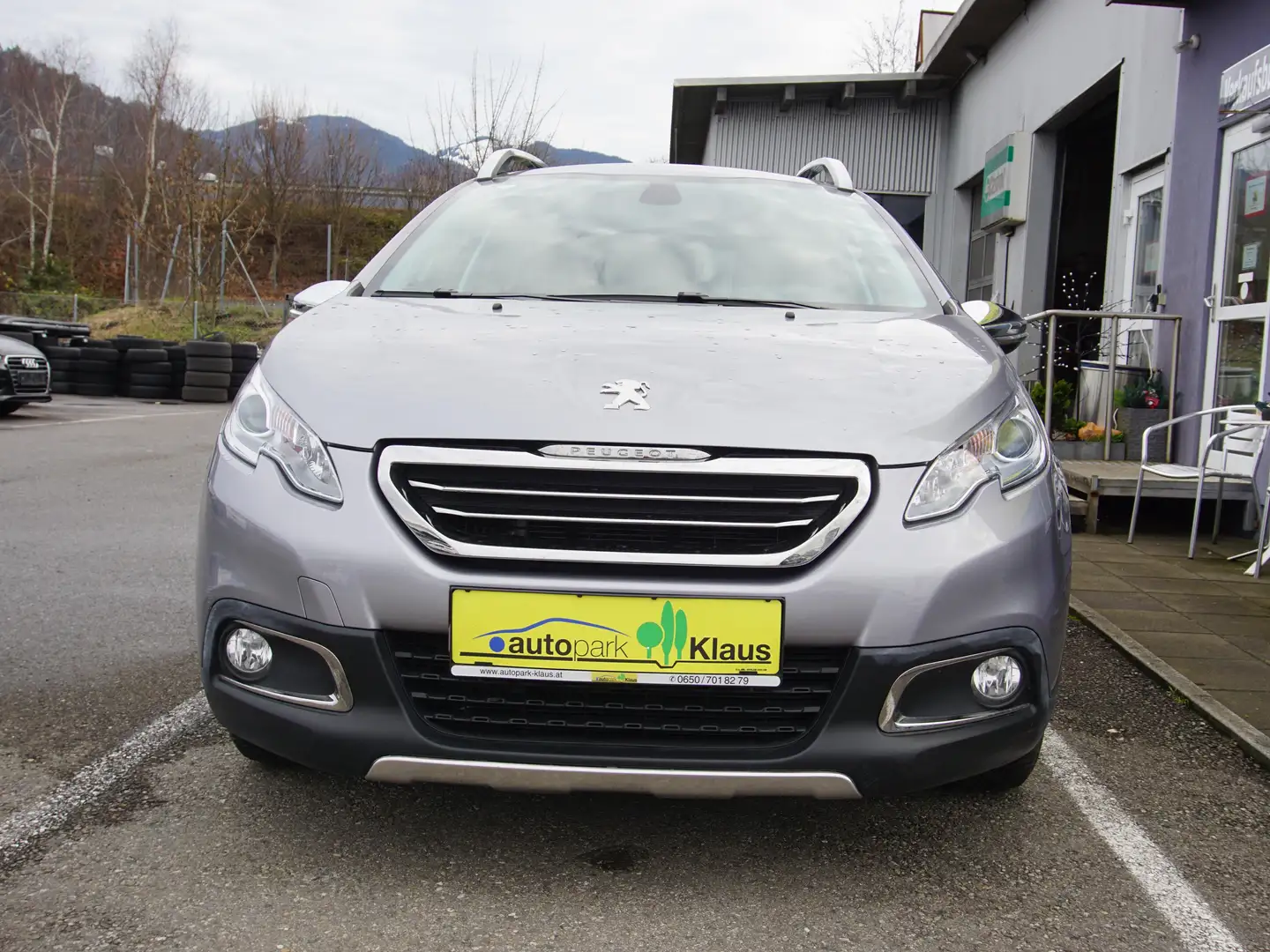 Peugeot 2008 Allure Grau - 2