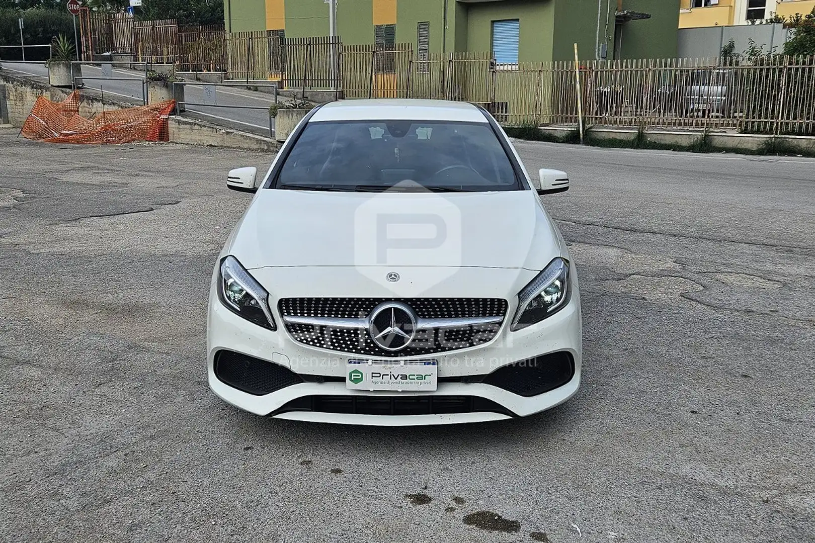 Mercedes-Benz A 180 A 180 d Premium Silber - 2
