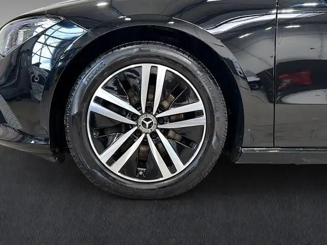 Mercedes-Benz Cla view 4