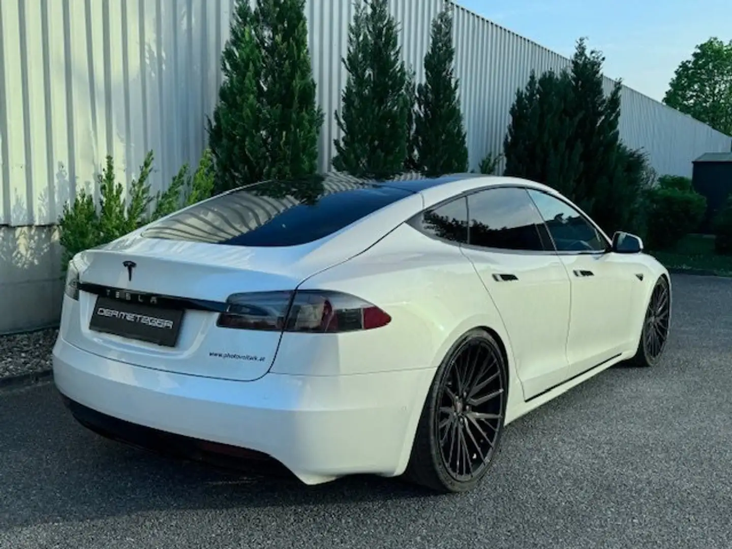 Tesla Model S Maximale Reichweite nur 16.500km Білий - 2