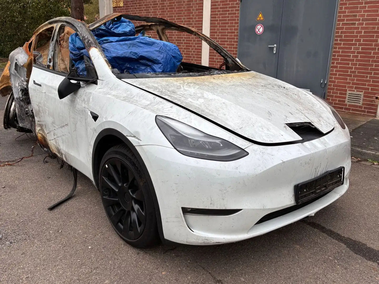 Tesla Model Y Performance Dual AWD White - 1