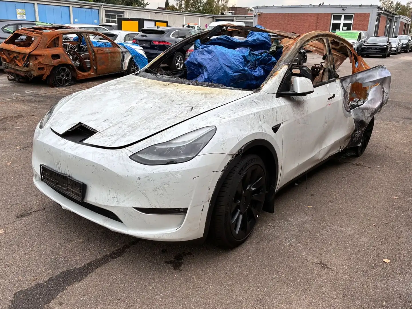 Tesla Model Y Performance Dual AWD White - 2