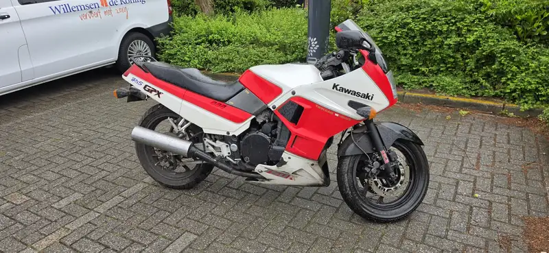Kawasaki GPX 750 R - foto 5