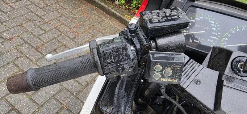 Kawasaki GPX 750 R - foto 2