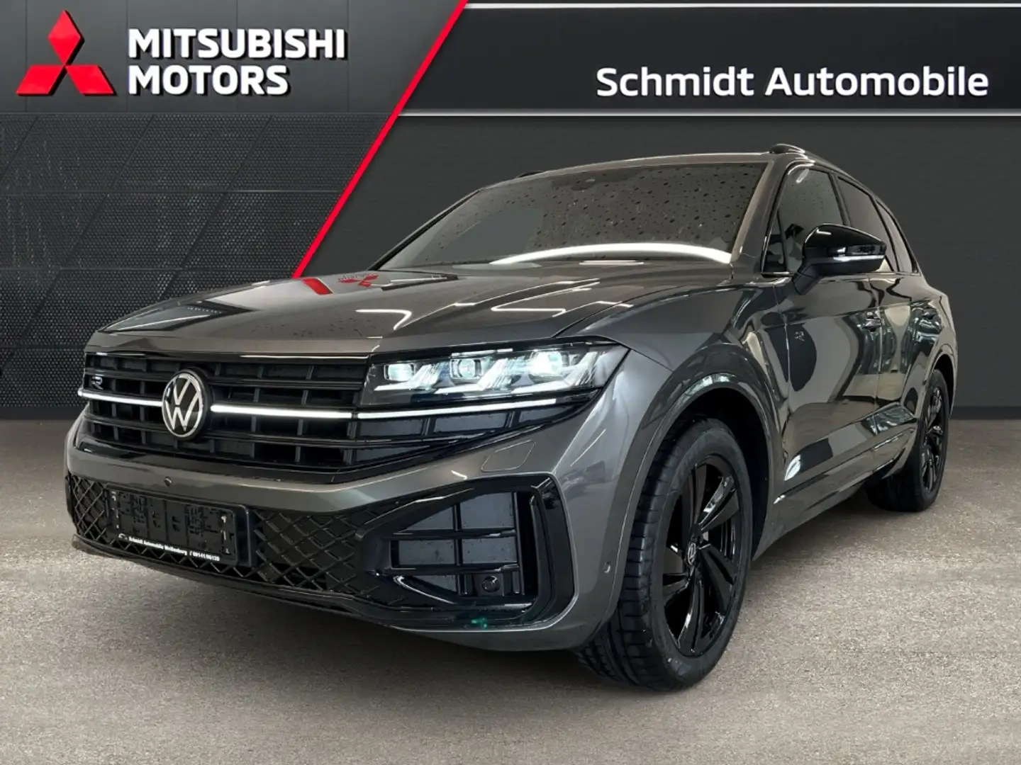 Volkswagen Touareg 3.0 V6 TDI R-Line ACC Matrix Pano AHK SHZ Grijs - 1