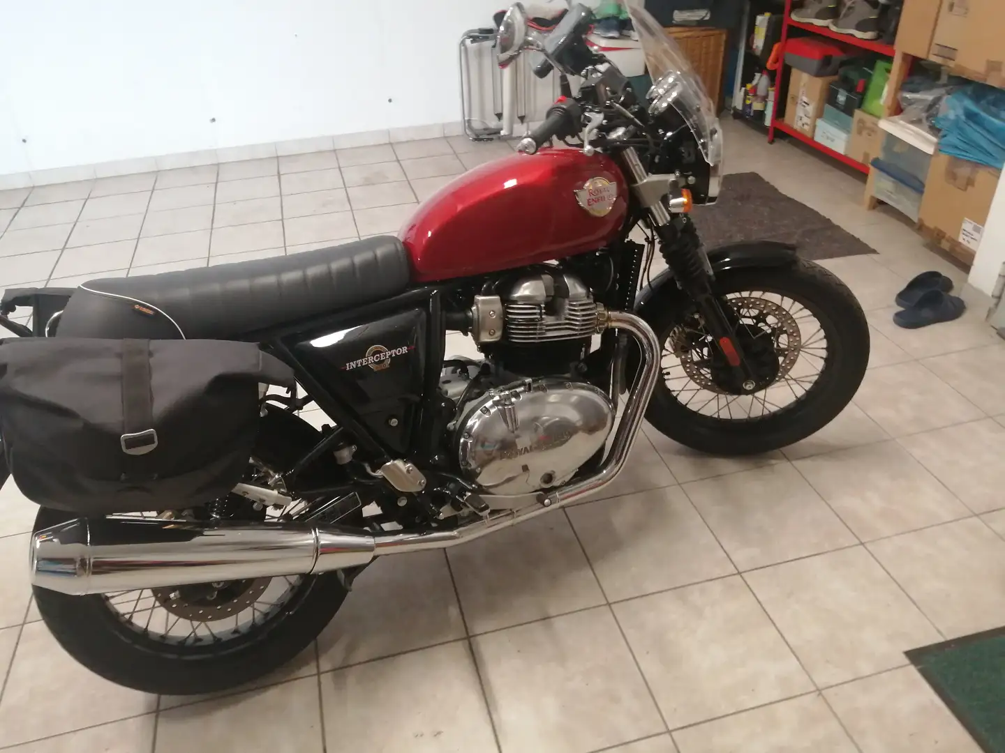 Royal Enfield Interceptor Piros - 2