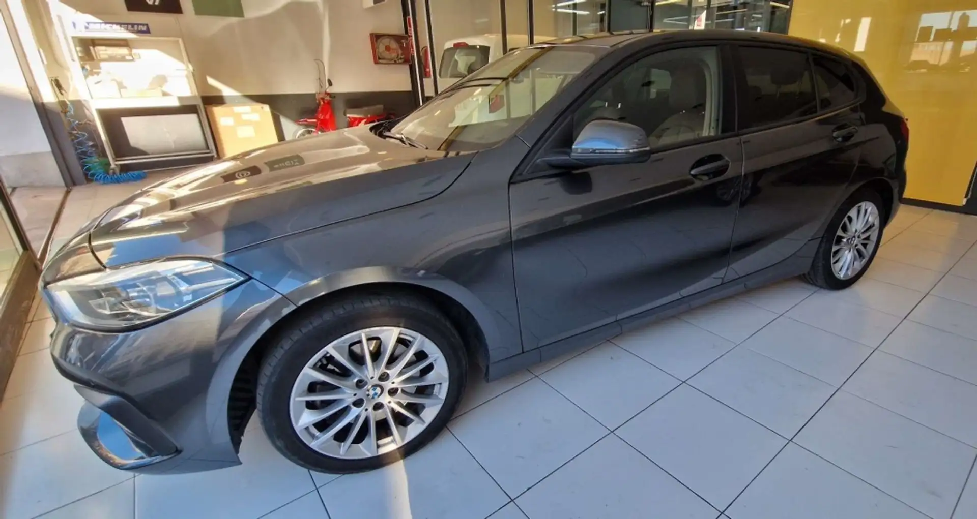 BMW 118 118dA Business Gris - 1
